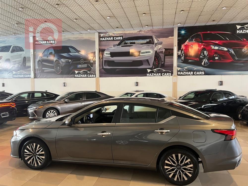 نیسان ئەلتیما